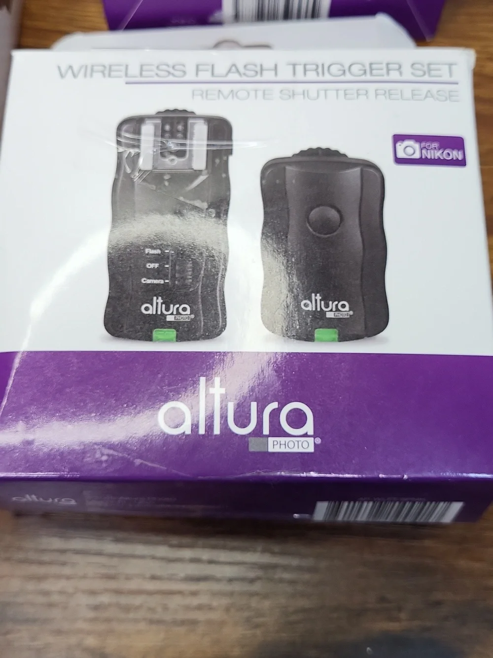 Altura Digital SLR Auto-Focus TTL Flash, .43 Wide Angle, & Wireless Trigger Set.